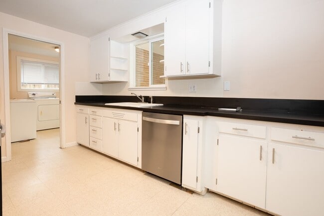 Building Photo - SHORT TERM RENTAL Charming Brick Home with...