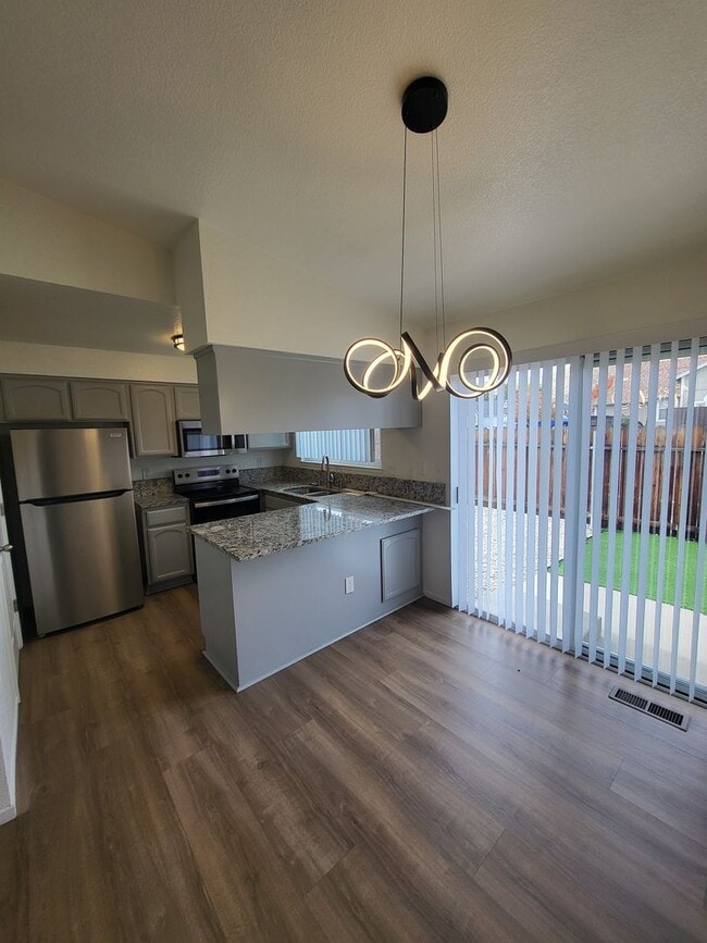 Foto del edificio - 3146 Heaton Way