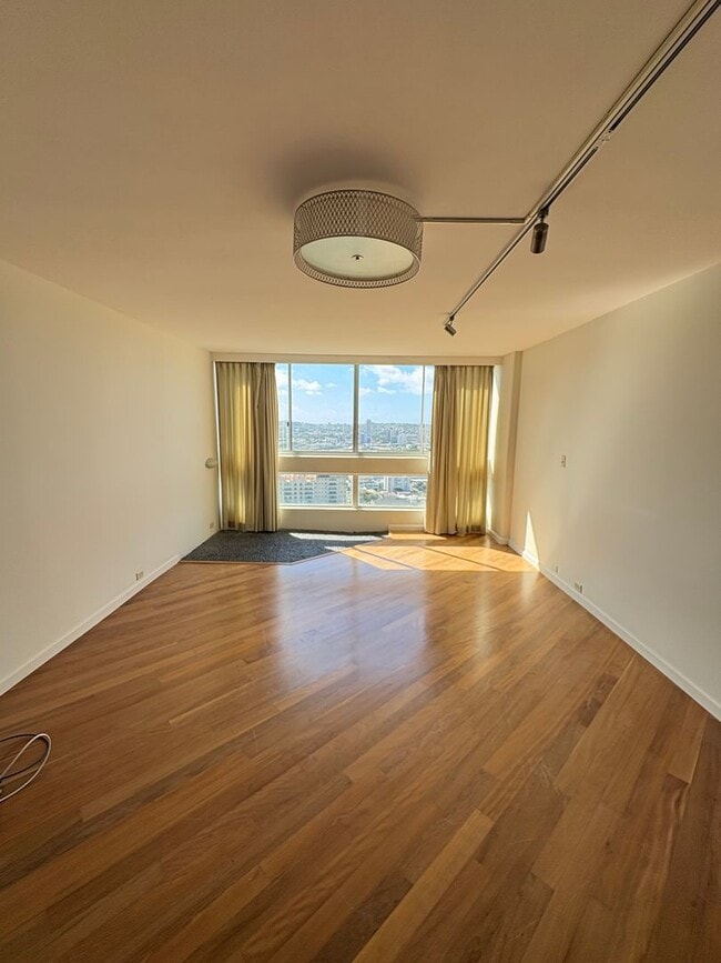 Building Photo - 1212 Punahou St