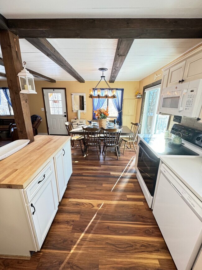 Building Photo - 104 Longspur Ln