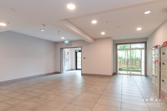 Building Photo - 2 - Bed + 2 - Bath + Den Ground Level Cond...
