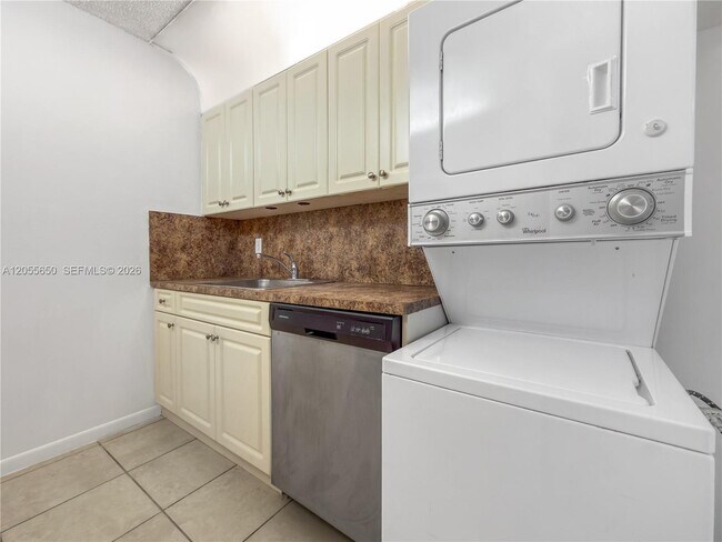 Foto del edificio - 8260 SW 210th St