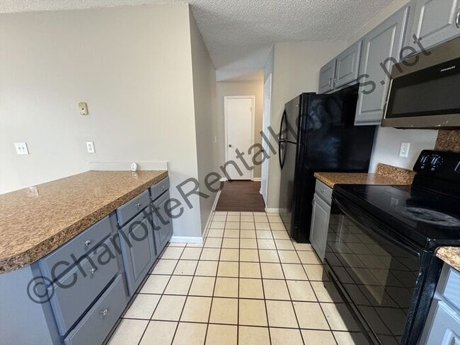 Building Photo - Nice 3 bedroom 2 bathroom home in Charlotte!