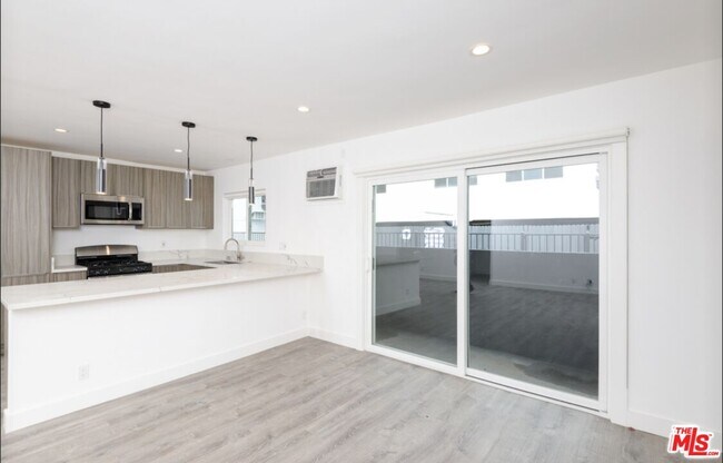 Foto del edificio - 1261 Laurel Ave