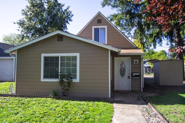 Building Photo - Cozy Three Bedroom Home in West Salem