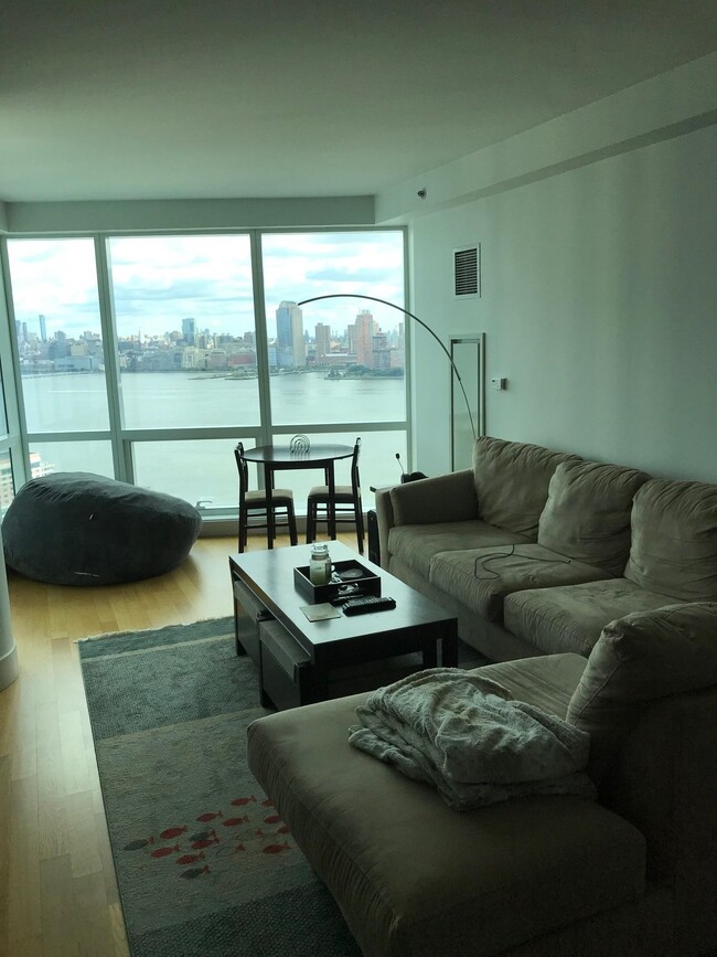 Foto del edificio - 77 Hudson St