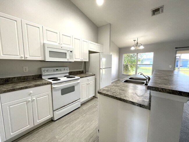 Building Photo - 3 Bedroom with Den 2 Bathroom 2 Car Garage...