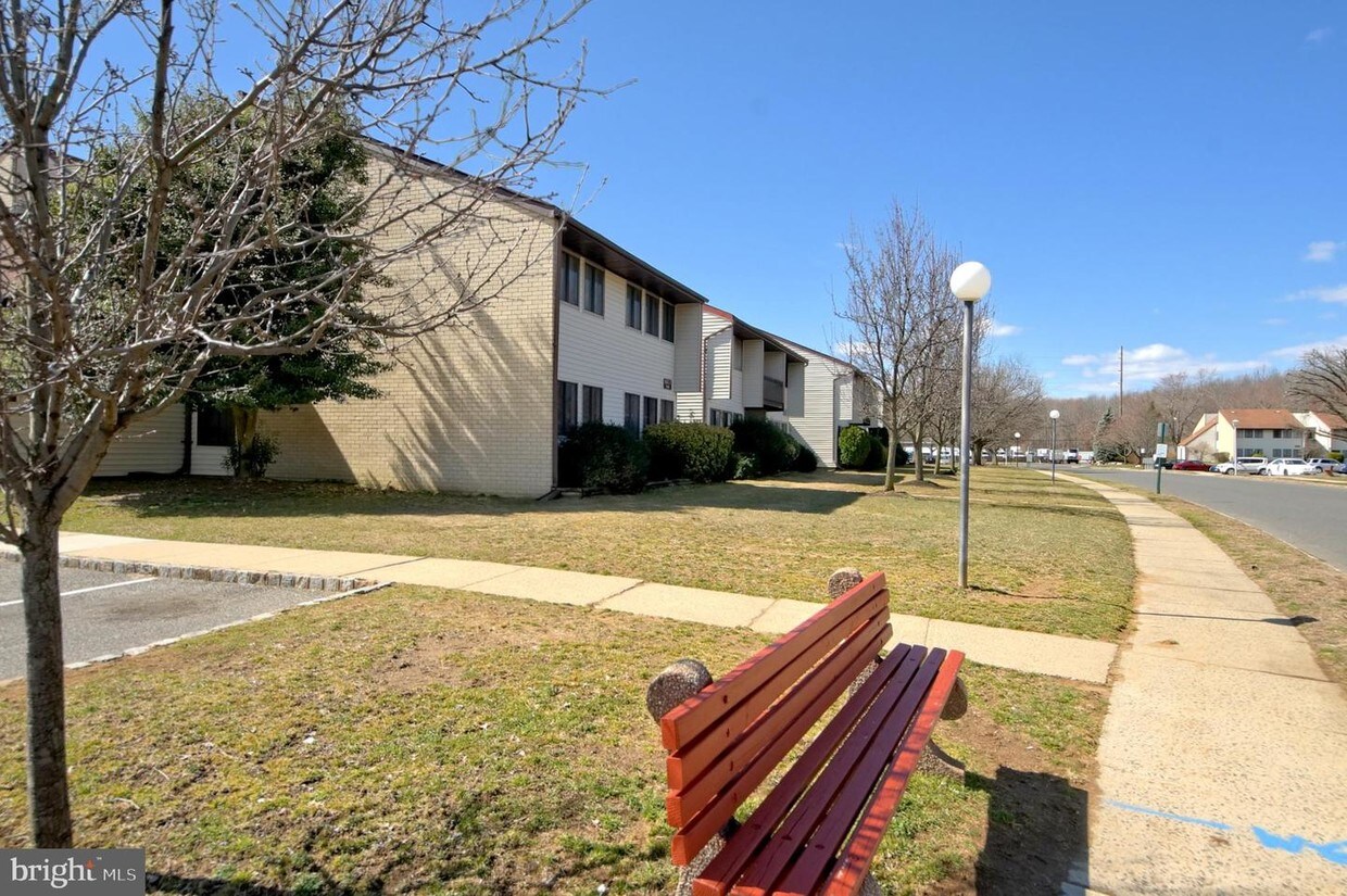 Primary Photo - 21 Avon Dr