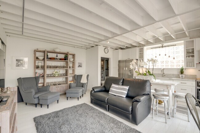 Building Photo - 446 Sherman Canal