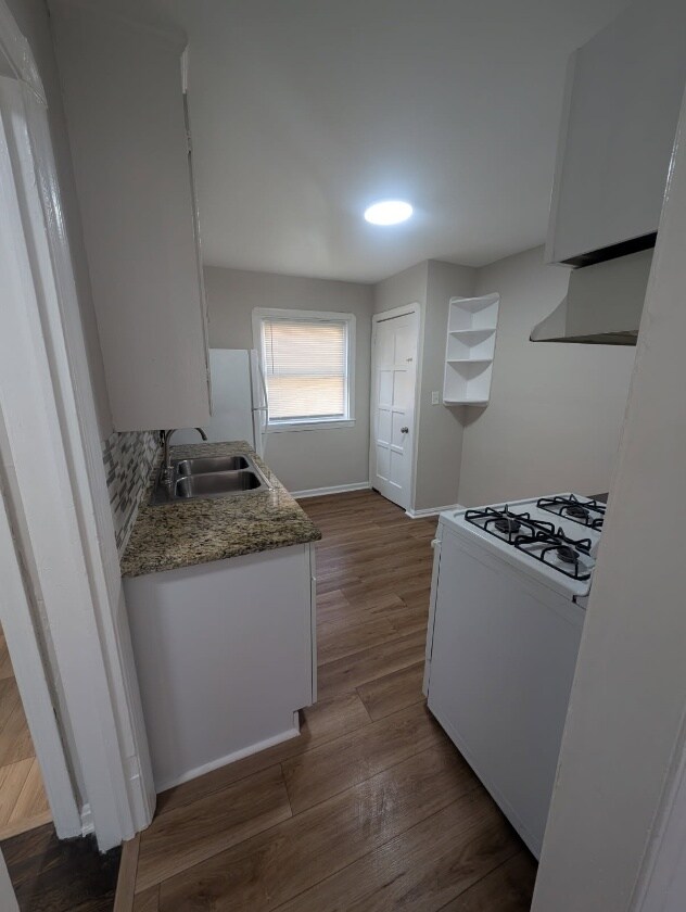 Pasillo que da a la cocina - 4488 W 150th St