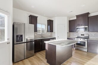 Building Photo - 6444 Wenlock Dr