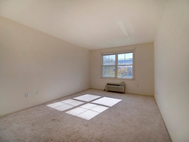 Building Photo - 15 Freedom Way