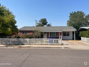Building Photo - 106 E Linda Ln