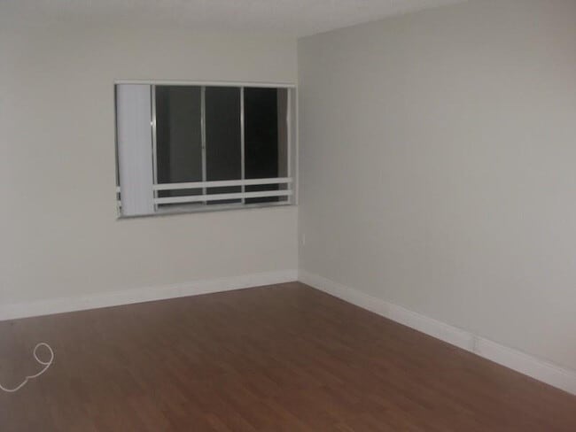 Foto del edificio - 711 N Pine Island Rd