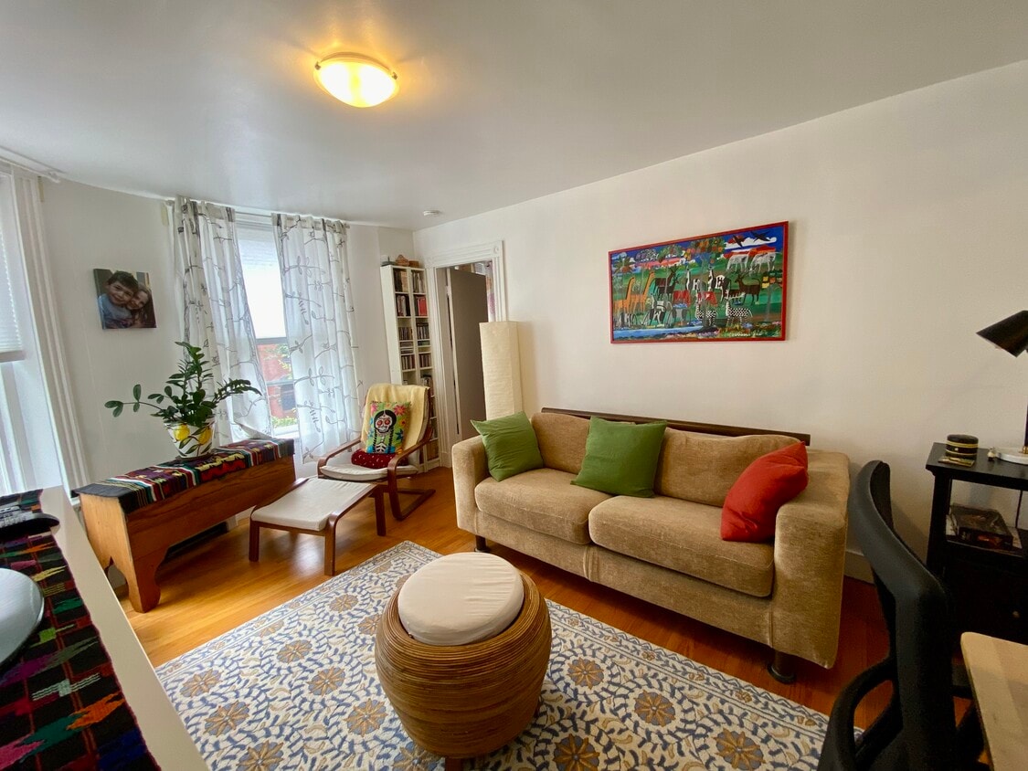 Primary Photo - 17 Perry St