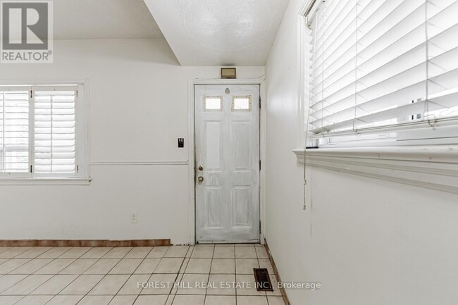 Building Photo - 447 Hopewell Ave