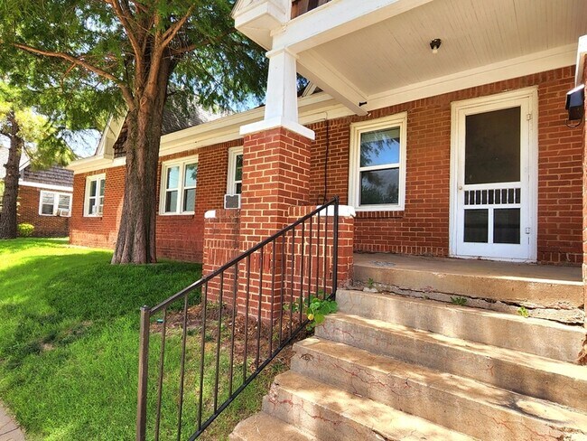 Foto del edificio - 3125 N Shartel Ave