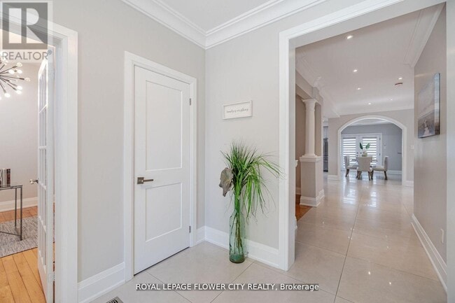 Building Photo - 36 Louvain Dr