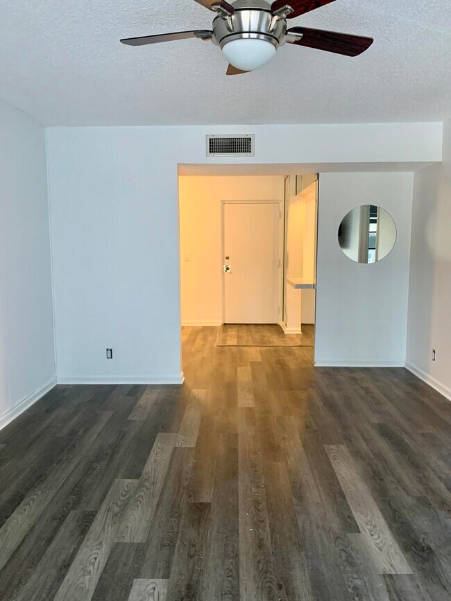 Foto del edificio - 480 NW 20th St
