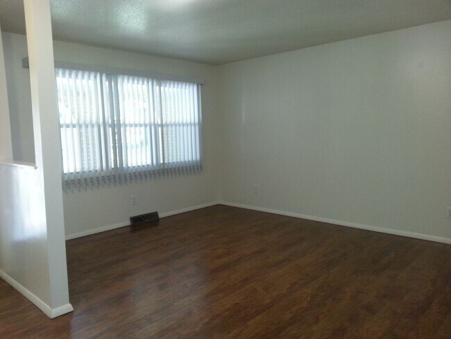 Building Photo - Wonderful Ranch 3 Bedroom 2 Bath 2 Car Garage