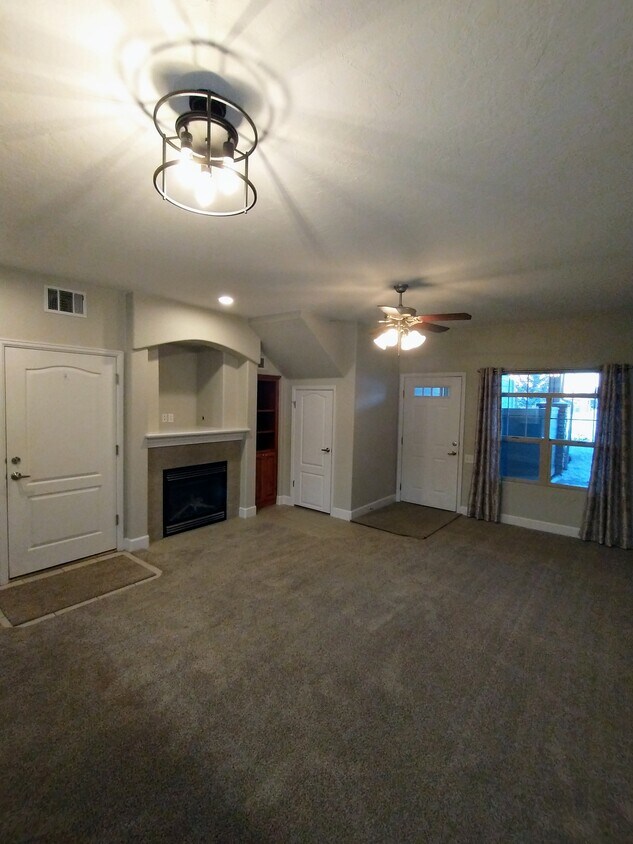 5775 29th St Unit 703, Greeley, CO 80634 Condo for Rent in Greeley, CO