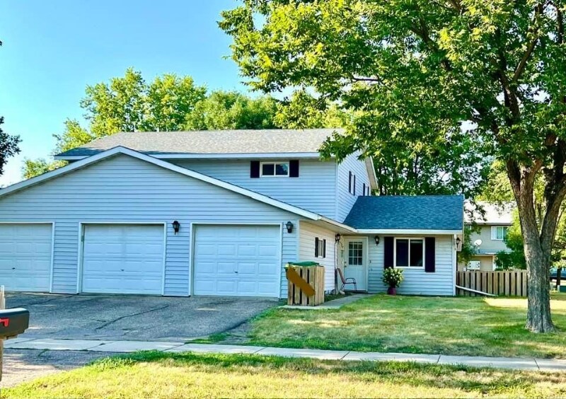 Primary Photo - 1009 Boxelder Ave