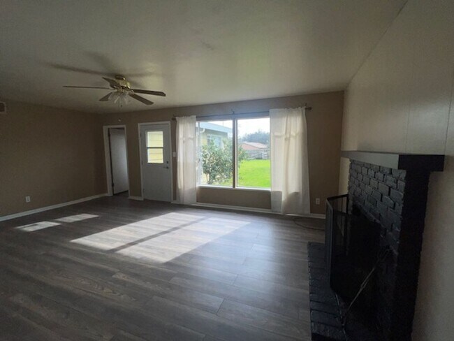 Building Photo - Cozy 3 Bed/ 2 Bath Home in Gonzales!