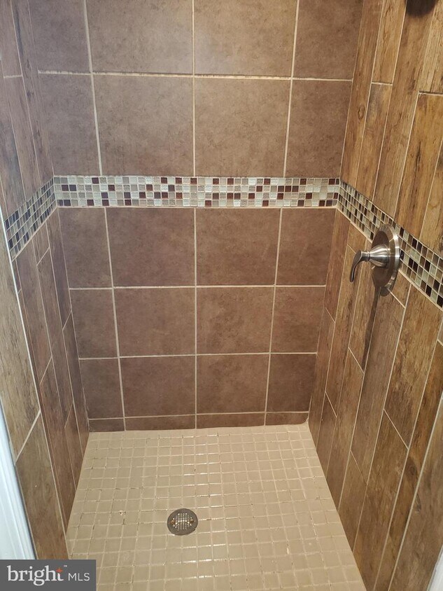 Foto principal - 7237 Grays Ave