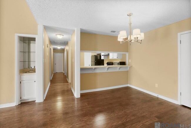 Building Photo - 8500 Bluebonnet Blvd