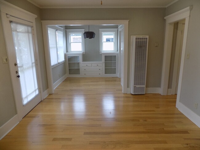 Building Photo - R0463