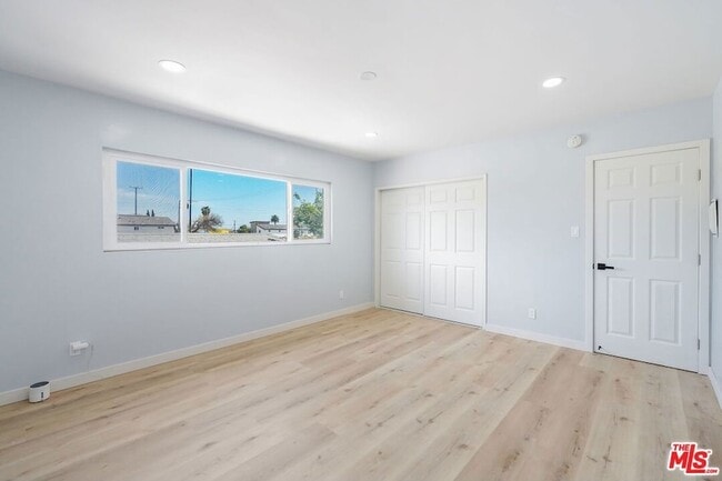 Foto del edificio - 719 E 79th St