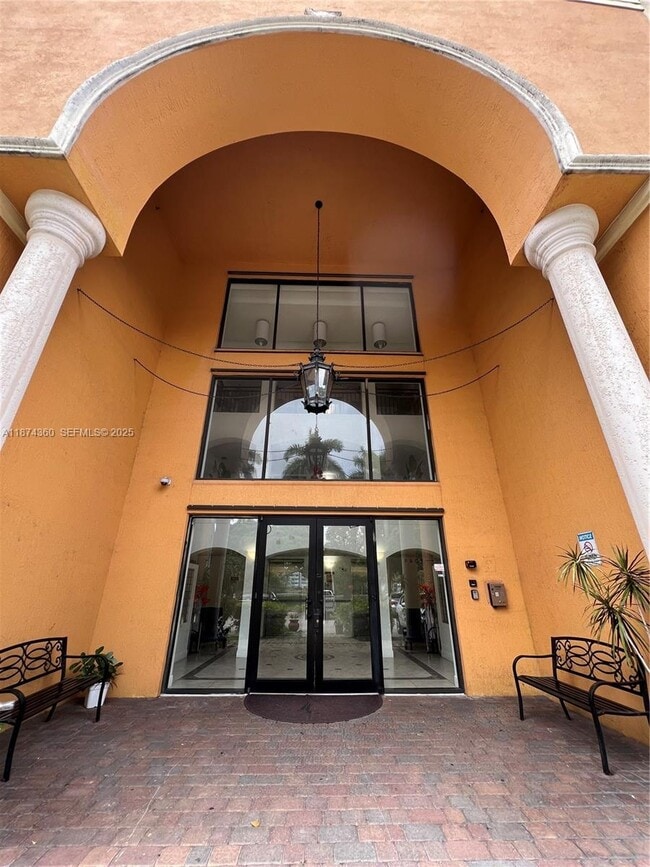 Building Photo - 9300 Fontainebleau Blvd