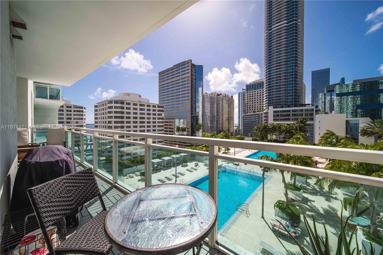 Primary Photo - 950 Brickell Bay Dr