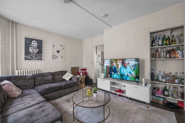 Foto del edificio - 4 bedrooms, 2 bathrooms, legal for 8 people