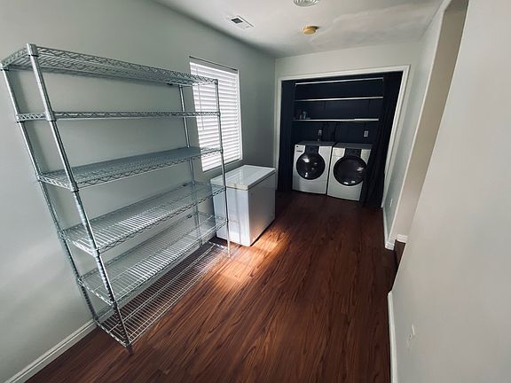 Building Photo - 350 S 400 E