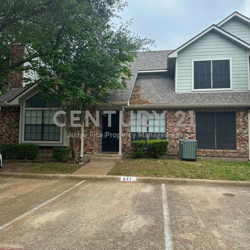 Foto principal - Beautiful 2-Story 2/2 Condo Located in Cop...