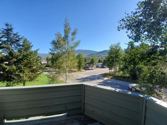 Building Photo - 761 Rainbow Dr