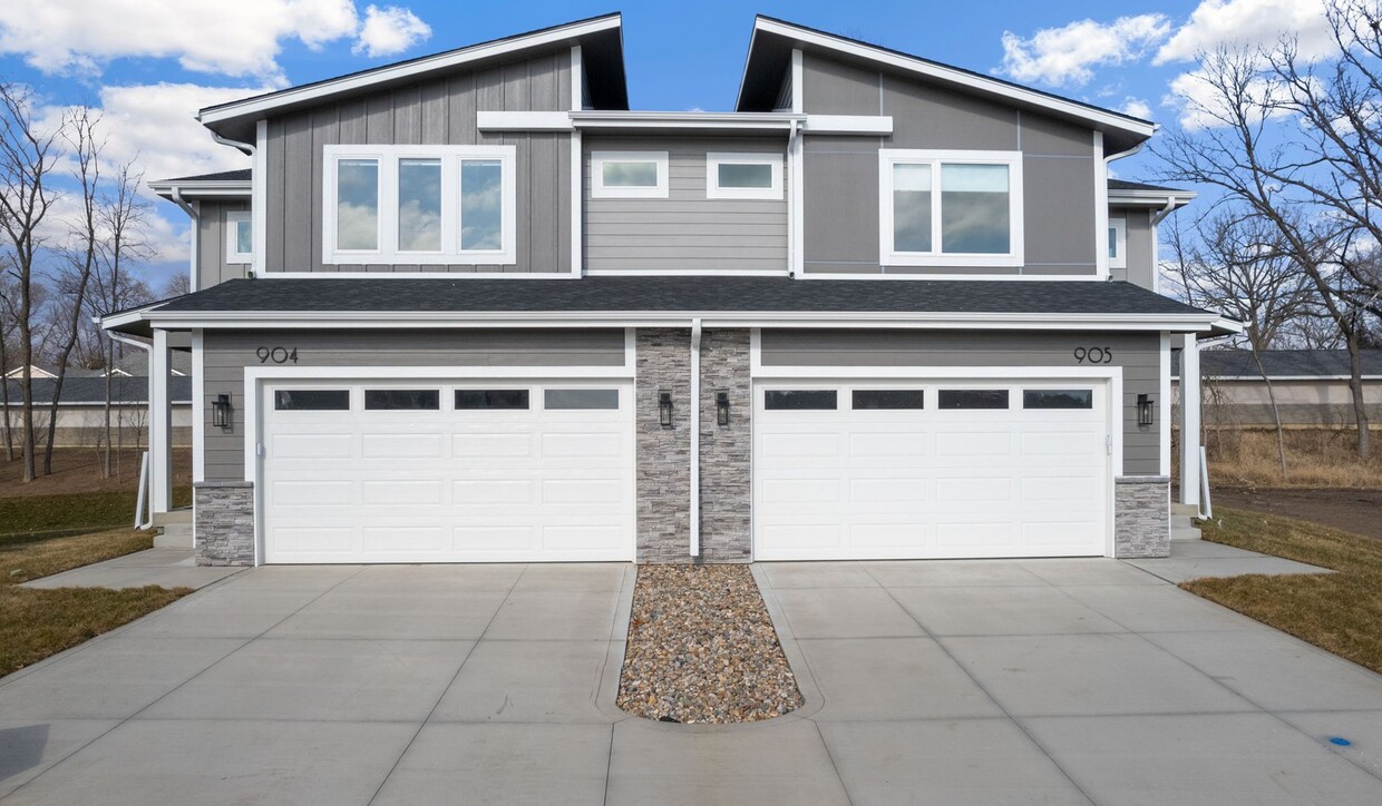 Foto principal - 924 Lincoln Way