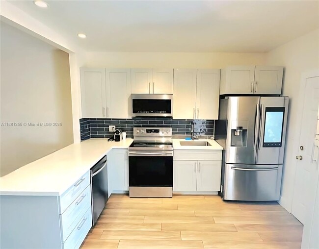 Foto del edificio - 1600 NE 114th St