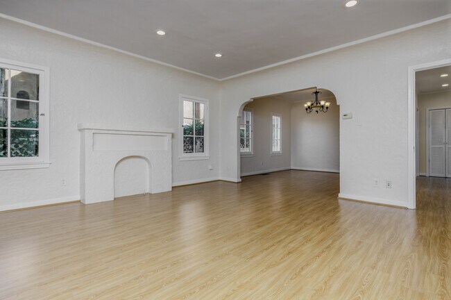 Foto del edificio - 1244 S Highland Ave