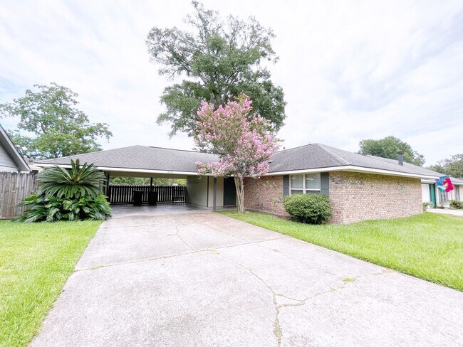 Foto del edificio - 3 Bedroom House off Siegen and Perkins!