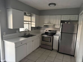 Building Photo - 5850 NW 16th Pl