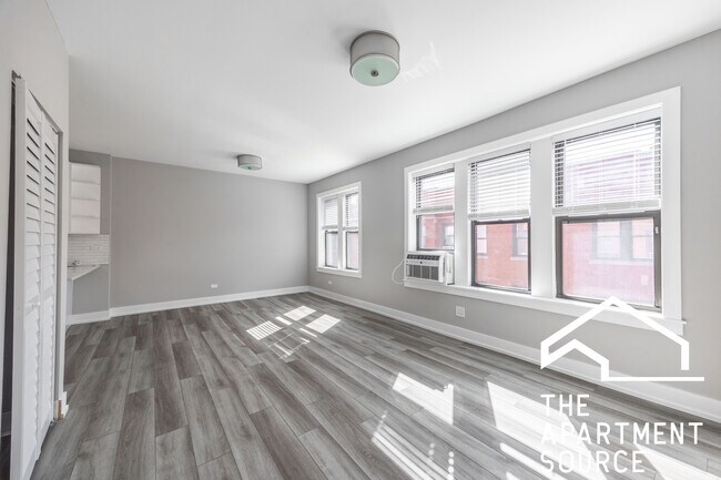Building Photo - 3943 N Janssen Ave