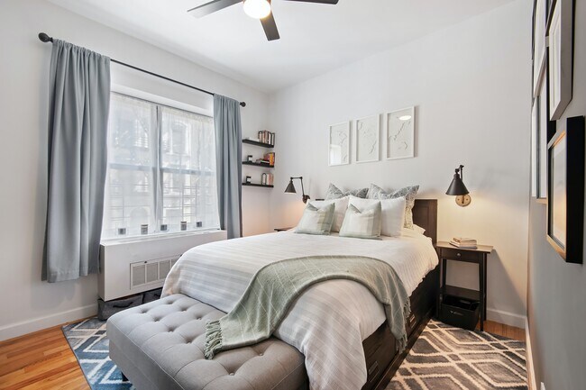 Building Photo - Renovated 2 bedroom, 2 bath Condo