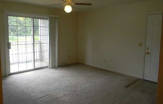 Building Photo - Ground floor condo