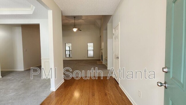 Foto del edificio - 37 Martins Pond Rd