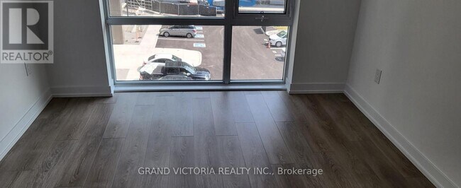 Photo du bâtiment - 450 Dundas St E