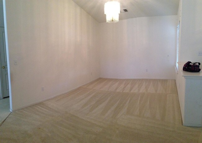 Building Photo - 1190 Yellowstone Dr