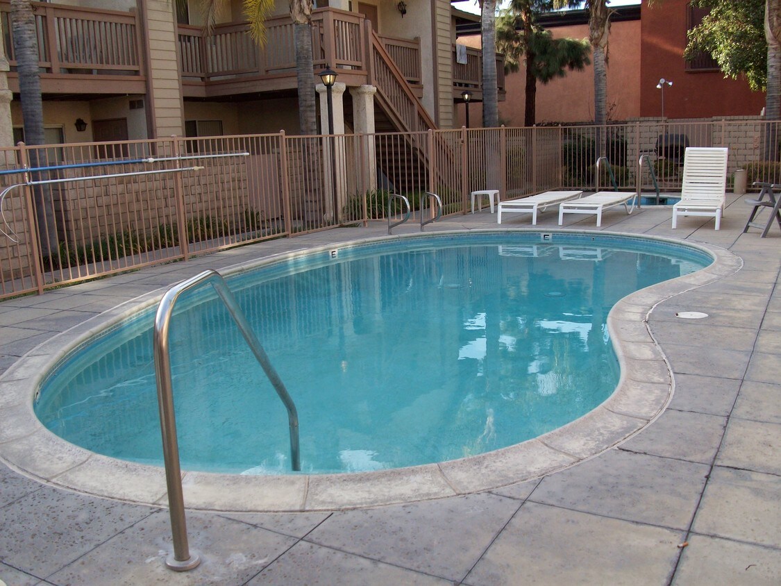 Foto principal - 4115 Van Buren Boulevard