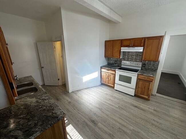 Building Photo - 305 N 16th st.